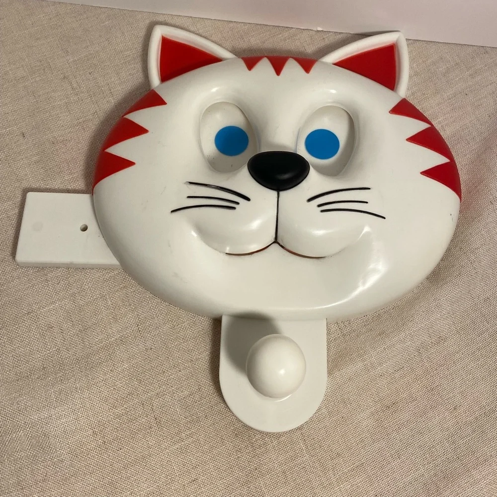 Vintage Cat Face Hook Happy Animal wall hanger kids towel hook 1980s 80s retro
